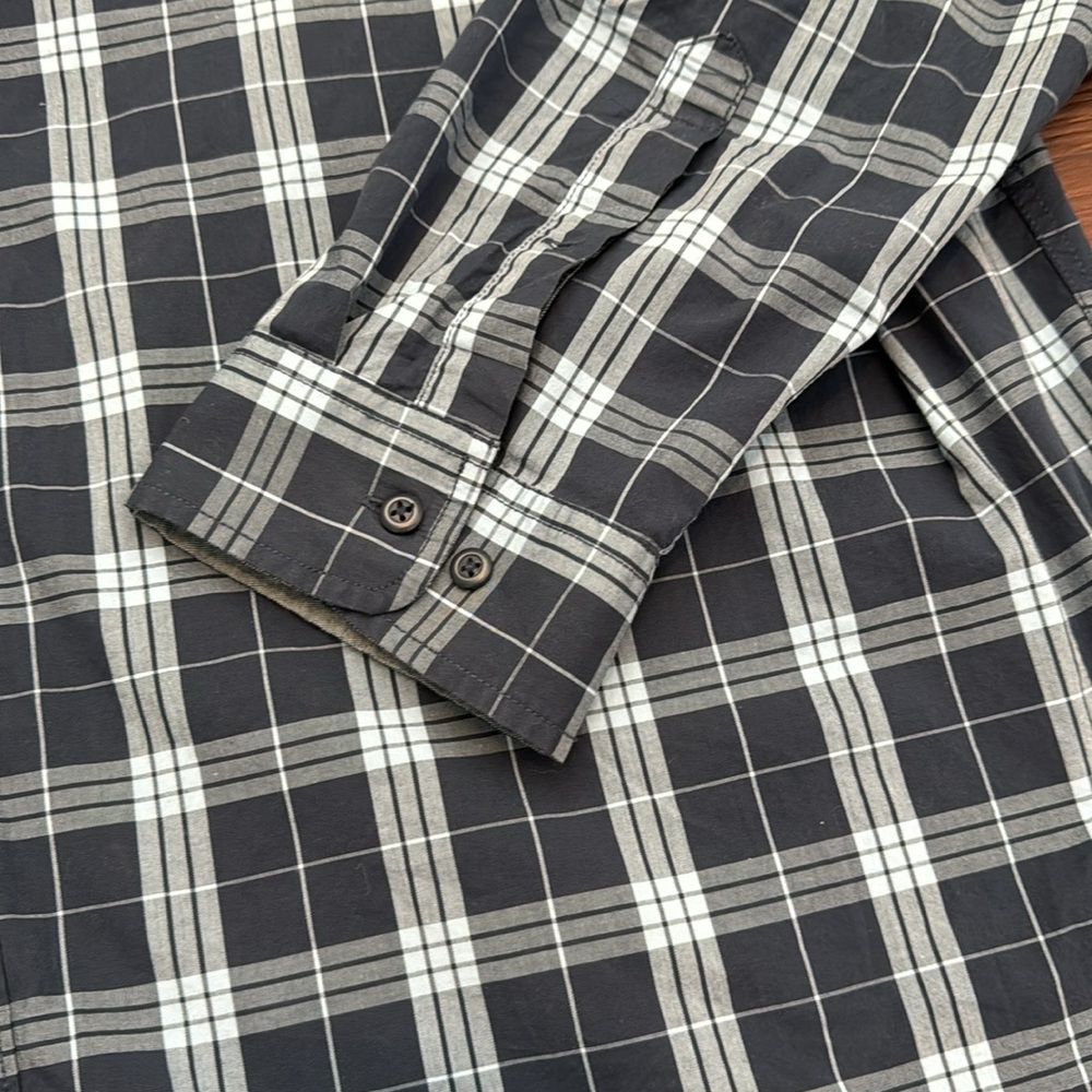 Men’s blue checked button down - Picture 8 of 8